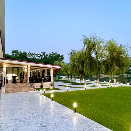Konukevi Vega Restaurant & 4*